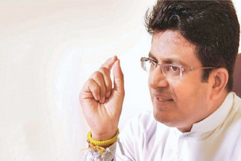 අයියලා මල්ලිලා බලලා ව්‍යවස්ථා හදන්න බැහැ : ආණ්ඩුවේ ඇතුලේ ගිනි අපි පිටට දෙන්නේ නැහැ - ගම්මන්පිල