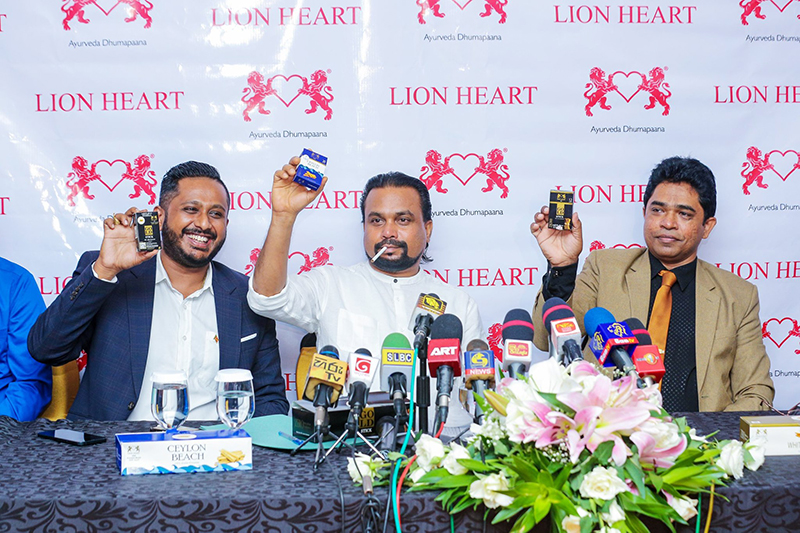 විමල්ගෙන් කුරුඳු දුම්වැටියක් යෝද පිම්මකට සුදානම් - සමහරු බාල්දි පෙරළන්න හදන්නේ