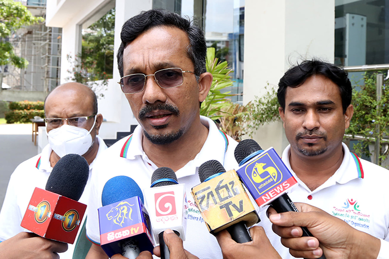 ආණ්ඩුව දිගින් දිගටම විදෙස්ගත ශ්‍රමිකයින් රවටනවා - සුනිල් හඳුන්නෙත්ති