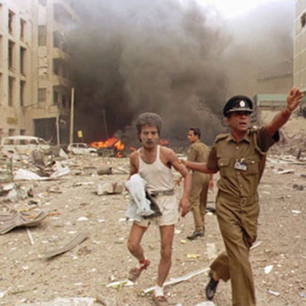 සරත් ; ඇහෙනවද ඒ සිනා සද්දේ ?