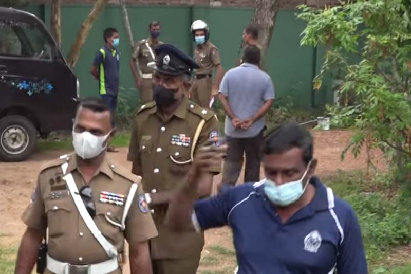 පෙරටුගාමී පක්ෂ මූලස්ථානයට පොලිසිය කඩා පනී (VIDEO)