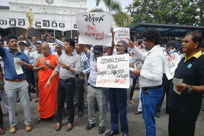 ජෝසප් ඇතුලු අරගලකරුවන් අත්ඩංගුවට ගැනීමට එරෙහිව කොටුවේ විරෝධතා (VIDEO)