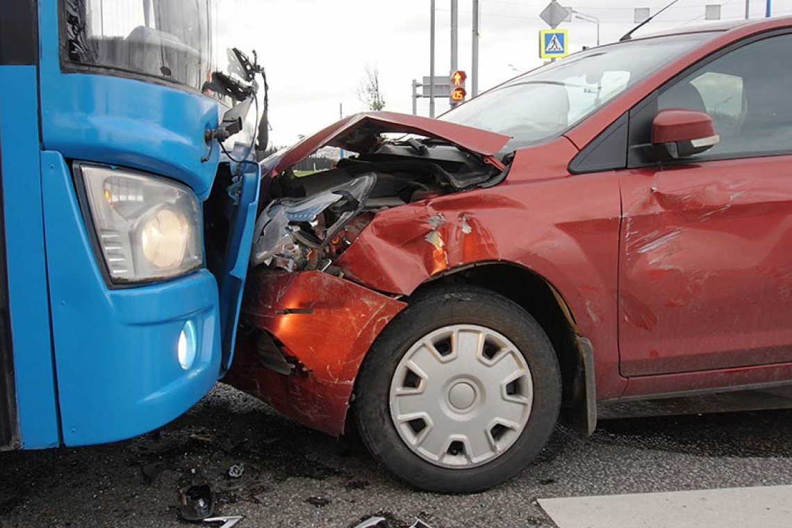 ගතවූ පැය 24 තුළ දිවයින පුරා සිදුවූ රිය අනතුරුවලින් පුද්ගලයින් 04 දෙනෙකු ජීවිතක්ෂයට