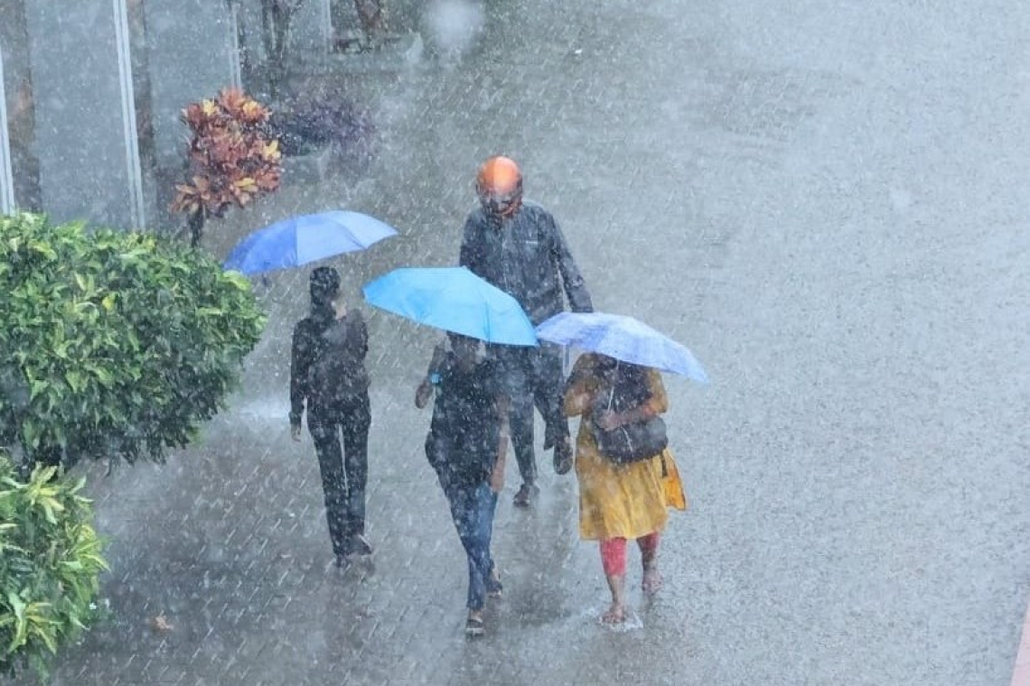 අයහපත් කාලගුණයෙන් ප්‍රදේශ රැසකට බලපෑම්