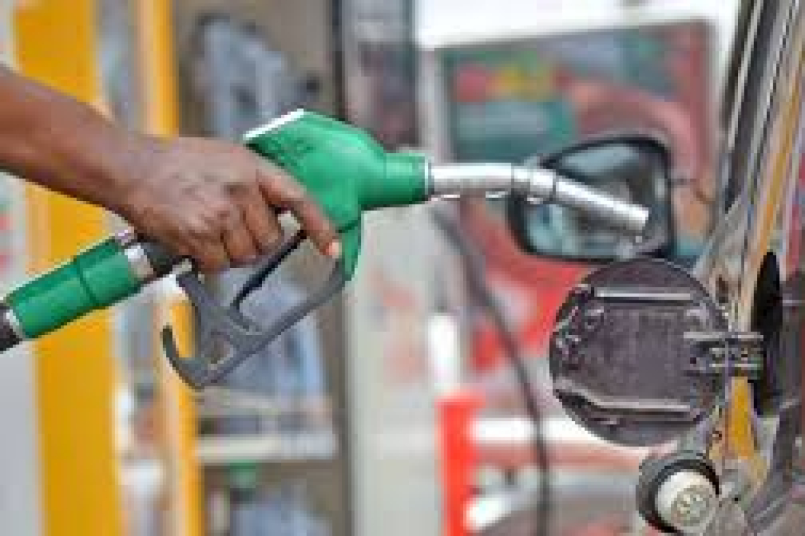 ලෝක වෙළඳපොලේ ඉන්ධන මිල සීග්‍රයෙන් පහළ වැටෙද්දී අපේ රටේ ඉන්ධන මිල වෙනස් නොවේ…