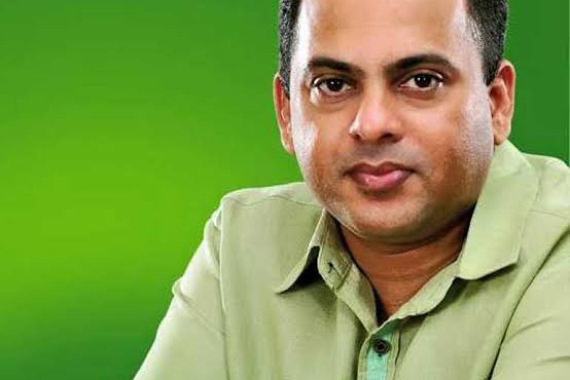 ලෝක වෙළඳපොලේ බොරතෙල් මිල අඩුවෙලා.. මෙහේ මිල අඩු කලේ නෑ.. ඒ සල්ලි යන්නෙ කාගෙ සාක්කුවටද ?  මරික්කාර් ප්‍රශ්න කරයි !! ජනාධිපති නිහඬයි.. .. 