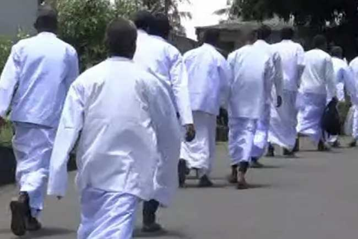 හොරට ජනපති සමාව ගත් සිරකරු අතුරුදහන් !! පසුගිය වසරේ ජනාධිපති සමාව නුසුදුසු 26කටත් දීල