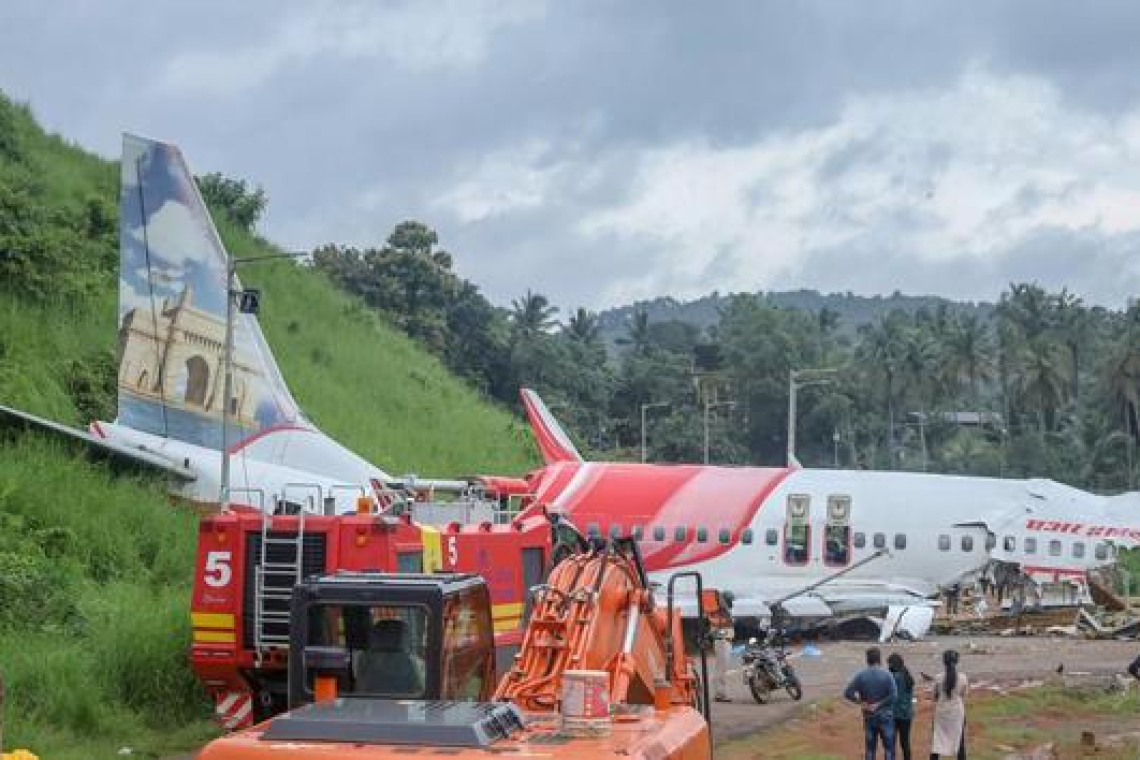 ඉන්දීය ගුවන් යානයක් කඩා වැටේ… 242ක් මරුට…