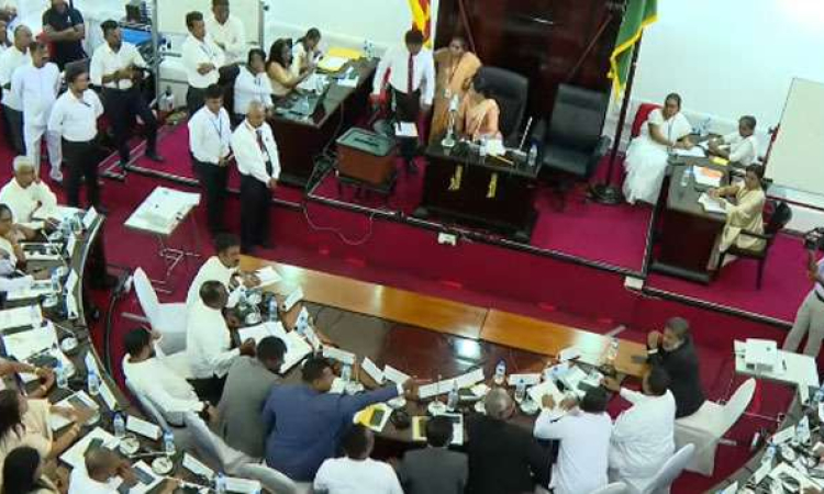 කොළඹ මහ නගර සභාවේ දැඩි උණුසුම් තත්ත්වයක් – හදිසි ඡන්දයකට යයි