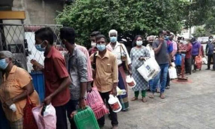 අවශ්‍ය තරම් තෙල් තොග තියෙනවා. බූලි සහ බැරල් වලට ඉන්ධන නිකුතුව නවතී 