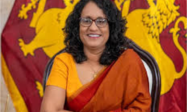 අග්‍රාමාත්‍ය තනතුරින් තමාව ඉවත් කරනවා කියා පැතිර යන කටකතා බොරු...  අග්‍රාමාත්‍ය හරිනිගෙන් ප්‍රකාශයක්