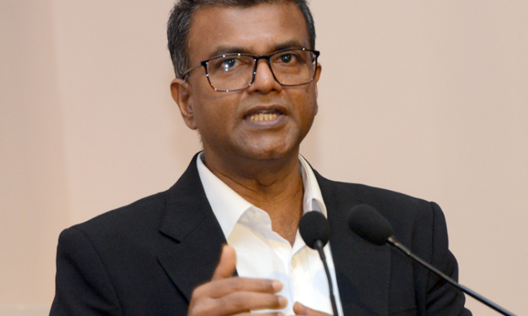 නියෝජ්‍ය අමාත්‍ය හර්ෂණ සූරියප්පෙරුම මන්ත්‍රී ධුරයෙන් ඉල්ලා අස්වෙයි 