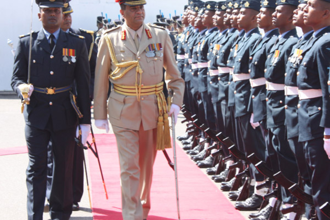 හිටපු හමුදා ලොක්කො පිරිසක් පසුපස සී.අයි.ඩී.ය