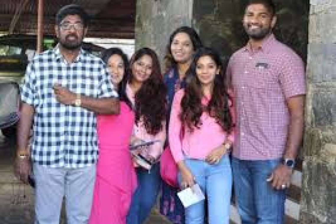 කළු සල්ලි සුදු කරලා: කෙහෙළියගේ පවුලටම අධිචෝදනා 