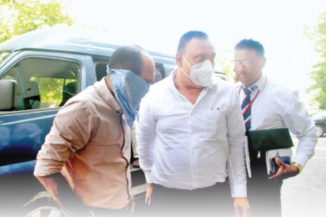 රේගු­වට පිටින් වංච­නි­කව වාහන ලියා­ප­දිංචි කරලා:RMV හිටපු කොම­සා­රිස් ජන­රාල් ඇතුළු 3ක් රිමාන්ඩ්  -පරි­ග­ණක දත්තත් වෙනස් කරලා