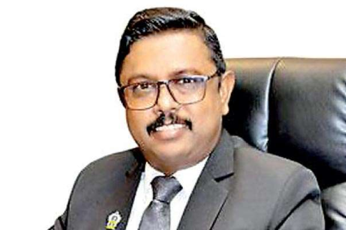 විද්‍යුත් විසා සිද්ධියට හිටපු ආගමන විගමන පාලක වරද පිළිගනී