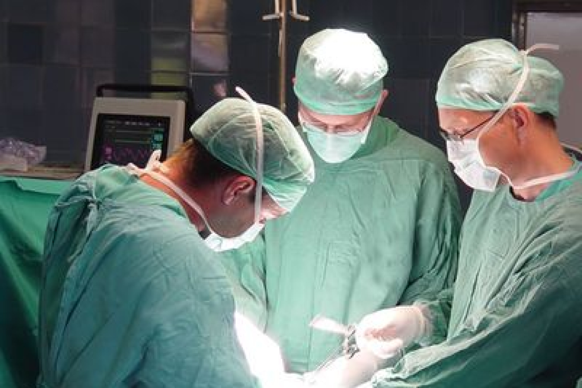 කෙහෙළියගේ අවතාර තවමත් සෞඛ්‍ය අමාත්‍යංශයේ !... රෝහල්වල උග්‍ර ඖෂධ හිඟයක් :  හදවත් සැත්කම් නවතී..