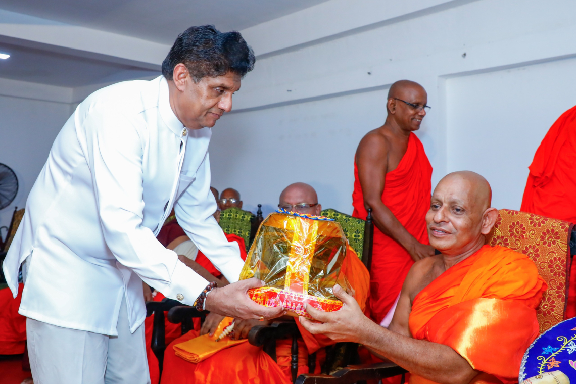නිදහස් සෞඛ්‍ය යනු රජයේ රෝහලෙන් තුන්ඩු අරගෙන පෞද්ගලික බෙහෙත් ශාලාවෙන් බෙහෙත් ගැනීම නොවේ - සජිත්