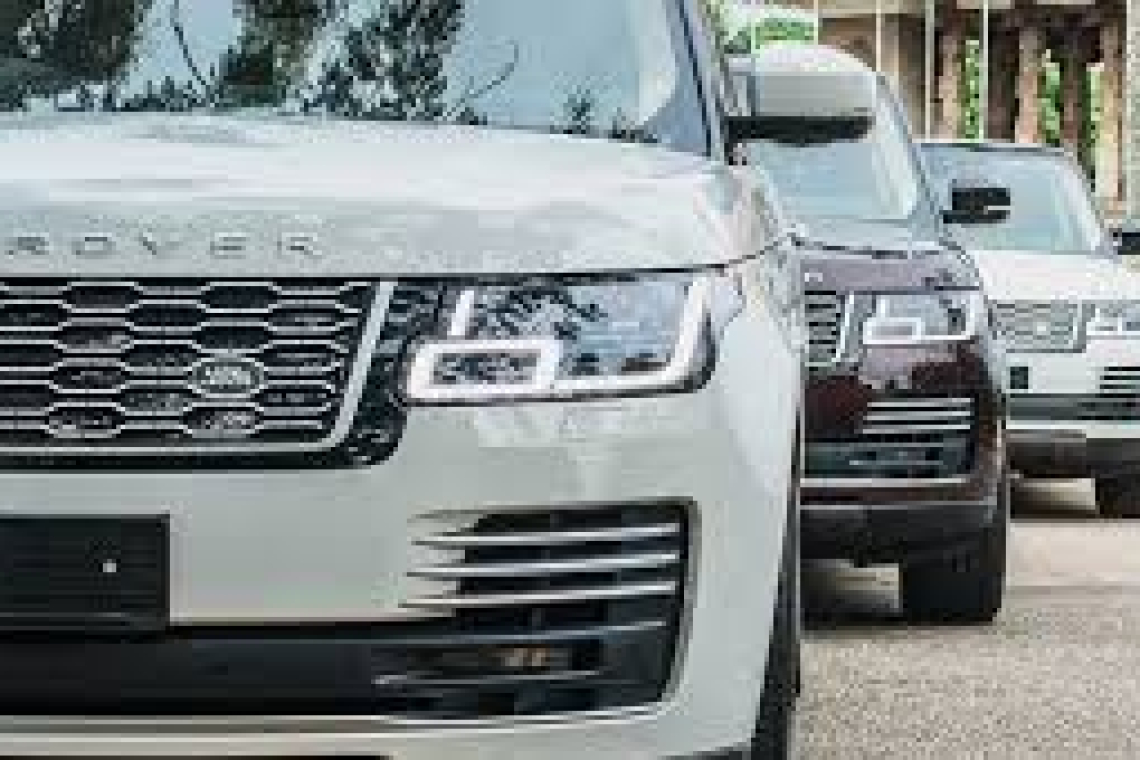 වාහන ආනයනය අතරමඟ නවතින ලකුණු ; විදේශ සංචිතය ඩොලර්  මිලියන 206කින් පහල වැටේ..