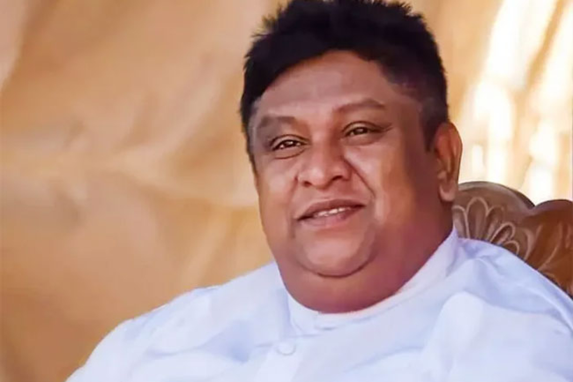 මෙරට මහජන ආරක්ෂාව මෙහෙයවන්නේ ඩුබායිවලින් පාර්ලිමේන්තුවේදී මම තමයි මුලින්ම කිව්වේ මට ඉංග්‍රීසි බෑ කියලා.. දැන් බලනකොට ඔක්කොම කපුටාස්ලා-- පාර්ලිමේන්තු මන්ත්‍රී චාමර සම්පත්