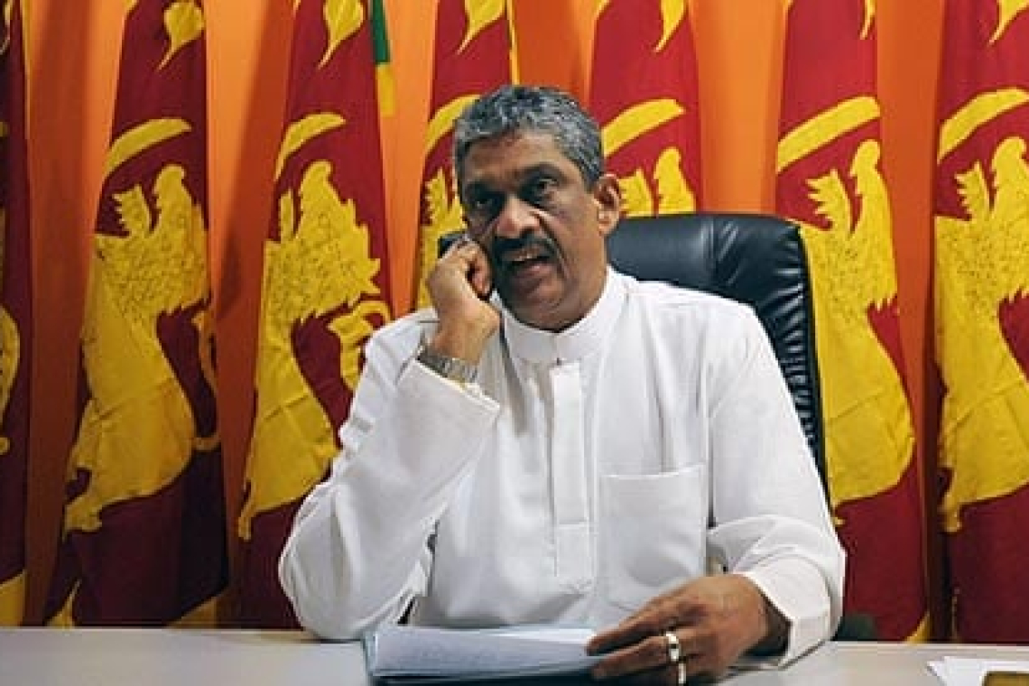 සරත් ෆොන්සේකා දිව දෙකෙන් කතා කරයි...පැවැති රජයන්ට වඩා මාලිමා රජය යහපත්ලු