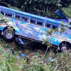 බස් රථයක් පෙරළී බිහිසුණු අනතුරක්-23ක් රෝහලේ