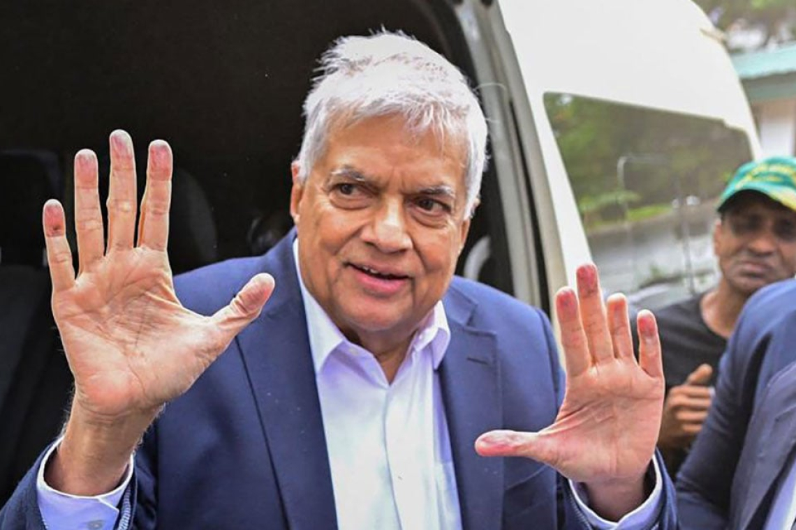 රනිල් කොළඹ ජාතික රෝහලට...