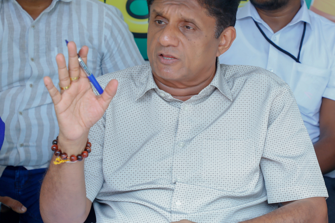 ජනතාව රකිනවා කියු වත්මන් රජය දැන් ආණ්ඩුව රැකගන්න මැරෙන්නත් මරන්නත් සූදානම්ලු - නල්ලච්චිය කොට්ඨාසයේ දී ගොවි ගැටලු සාකච්ඡා කිරීමේ පැවැති විපක්ෂ නායක ජංගම සේවයට එක්වෙමින් සජිත් ප්‍රේමදාස කියයි