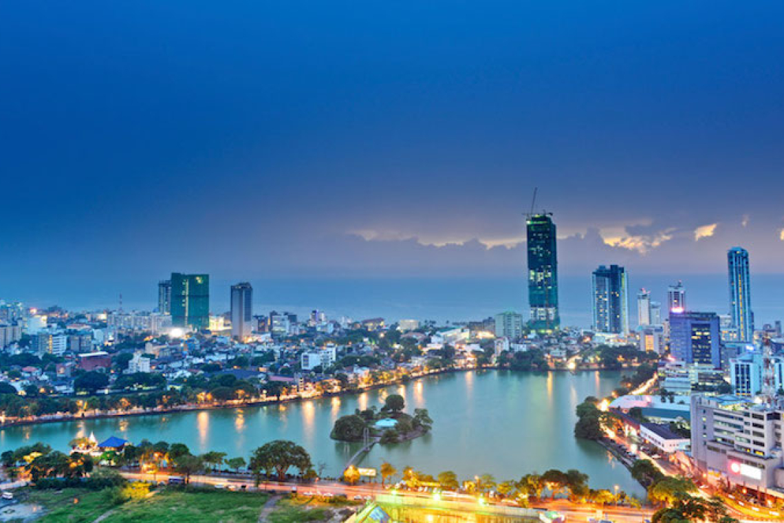 ශ්‍රී ලංකාවට අලුත් ආයෝජන පැමිණීම අවිනිශ්චිතයි: “මෙහෙම ගියොත් 2028 ණය අර්බුදයක් කරා ගමන් කරනවා” – ආර්ථික විශ්ලේෂකයන් අනතුරු අඟවයි