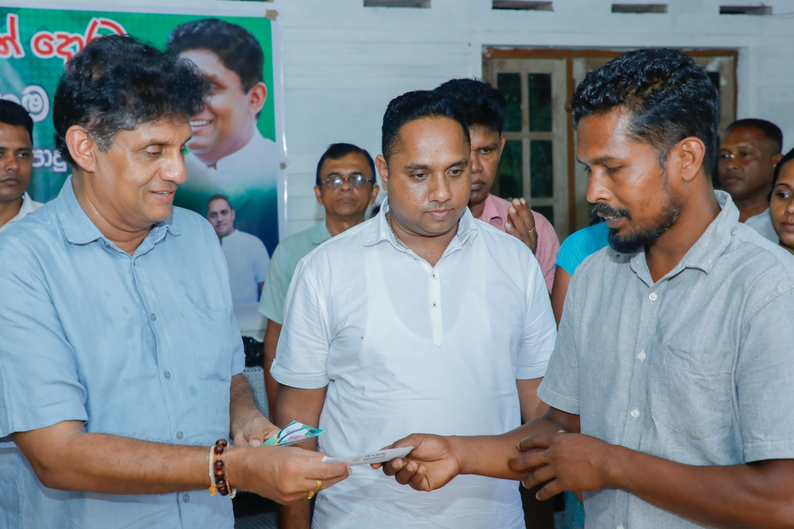  ආණ්ඩුවේ මනස විකෘති වෙලා! සජබ සාමාජික ප්‍රවර්ධන වැඩසටහනේ 8 වන අදියර අරන් සජිත් රාජාංගනය යාය 16-17ට යයි!!