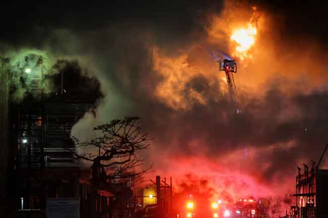 අමෙරිකාවේ විශාලම තෙල් පිරිපහදුවක ගින්නක්