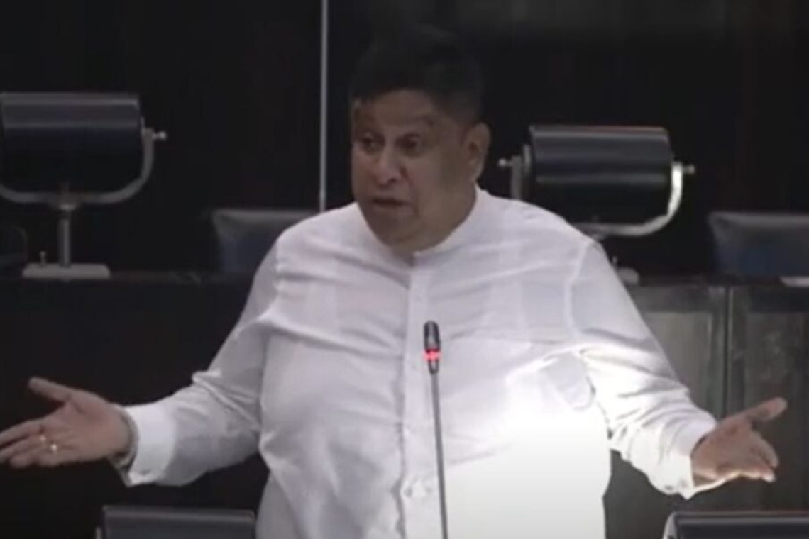 ඇමති ආනන්ද විජේපාල පොලිස් සේවයෙන් නෙරපූ අයෙක්…- චාමර සම්පත්