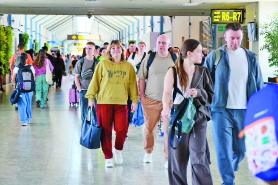  2026 පළමු දින 25ට සංචා­ර­කයෝ 223,645ක් ඇවිත්