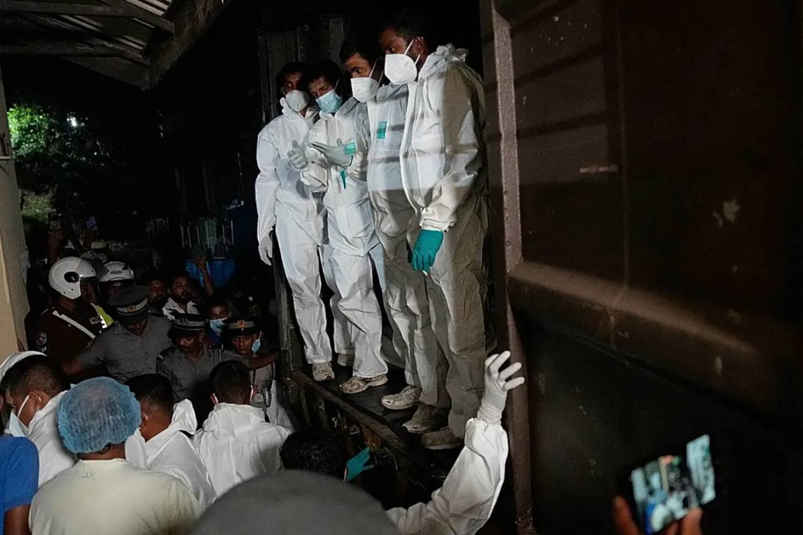 ඉරාන නාවිකයන්ගේ මළ සිරුරු රැගත් ගුවන් යානය ඉරානය වෙත පිටත්වෙයි