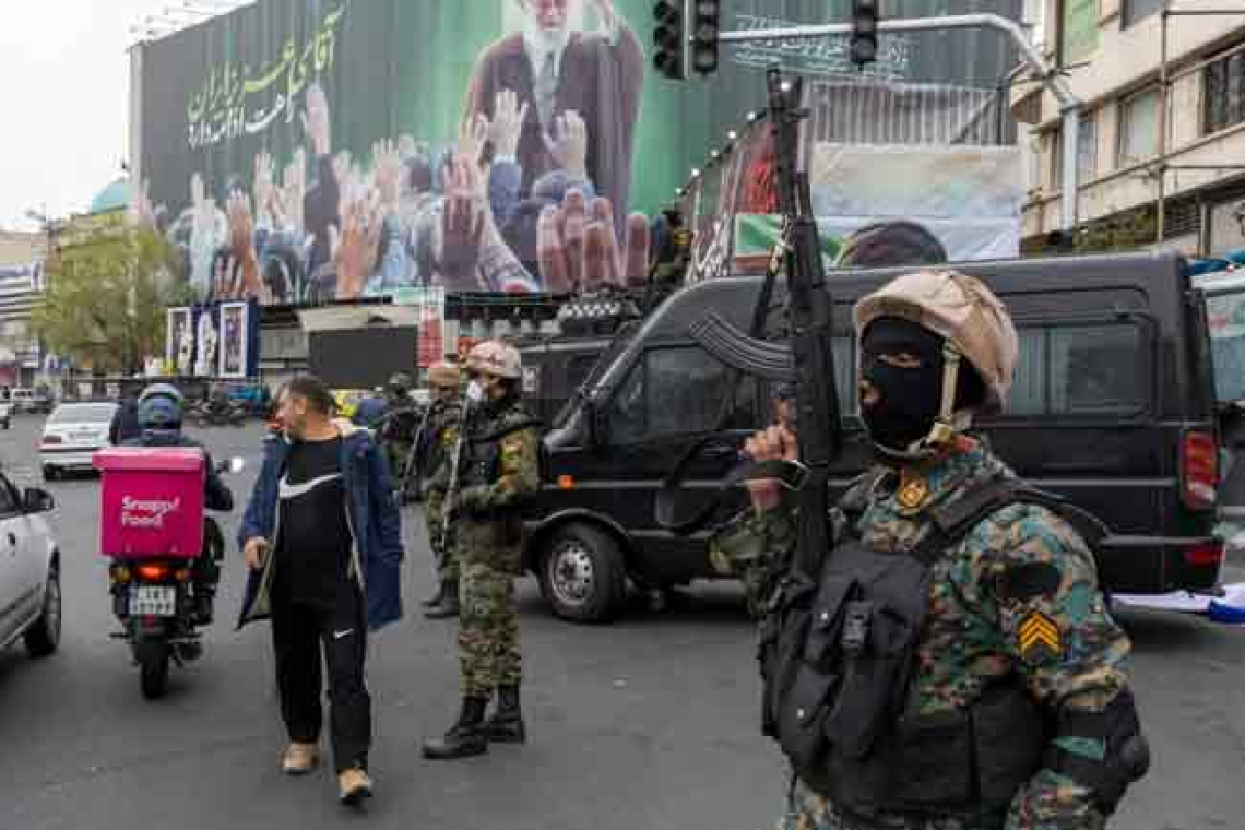 අභ්‍යන්තර තොරතුරු ලබාදීමේ චෝදනාවට ඉරානයේදී පුද්ගලයන් 500ක් අත්අඩංගුවට