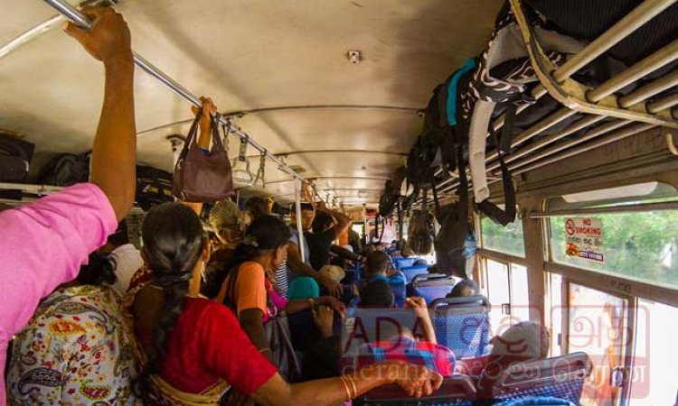 නිවාඩු දිනයක් වුවත් පොදු ප්‍රවාහනයේ අධික මගීන් 