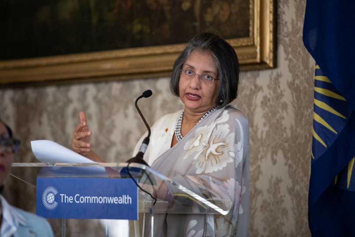 මහාචාර්ය මෛත්‍රී වික්‍රමසිංහ මැතිණිය ගෙන් ප්‍රශ්න කිරීම අප තරයේ හෙළා දකිනවා - වජිර අබේවර්ධන