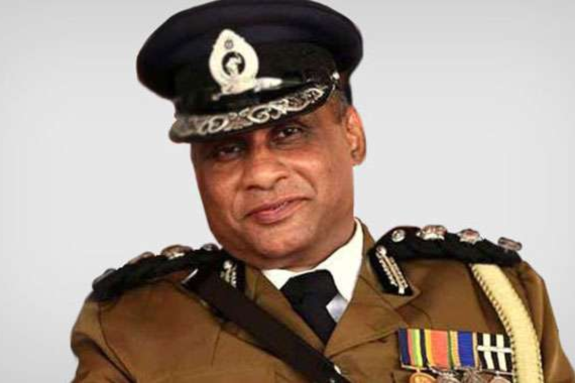 හිටපු පොලිස්පති වෙඩි තබාගෙන සිය දිවි නසාගනී...