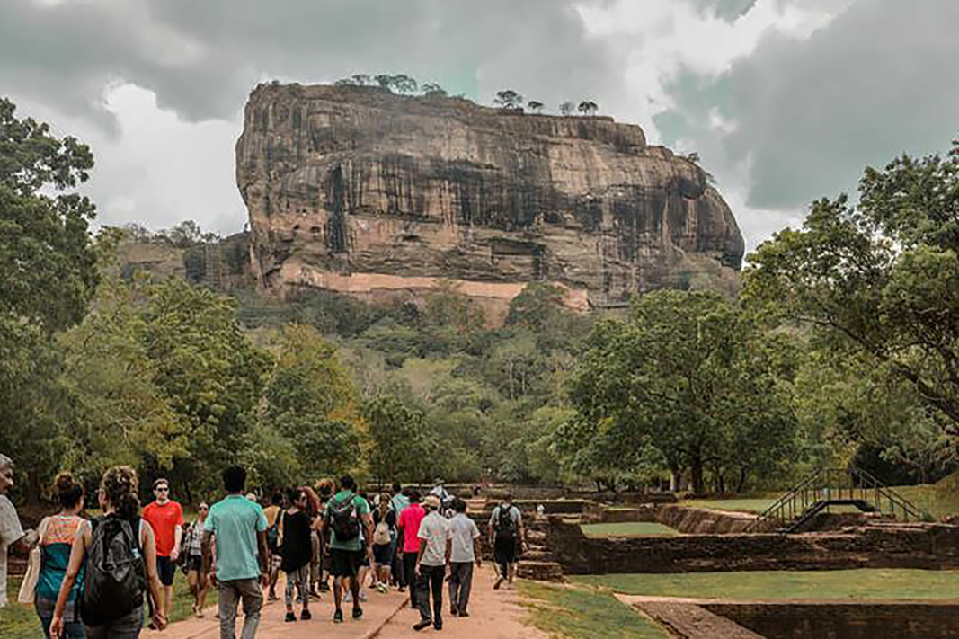 'සර්' සීගිරි ගිහින් - පෝද්දල ජයන්ත ලිය යි