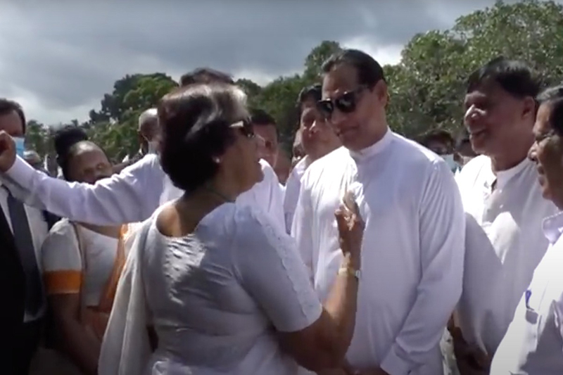 දයාසිරි සිරිසේනව පාවා දෙයි.... 