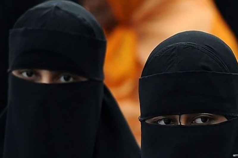 බුර්කාව ගෙනාවේ සීනි වහන්නද ?