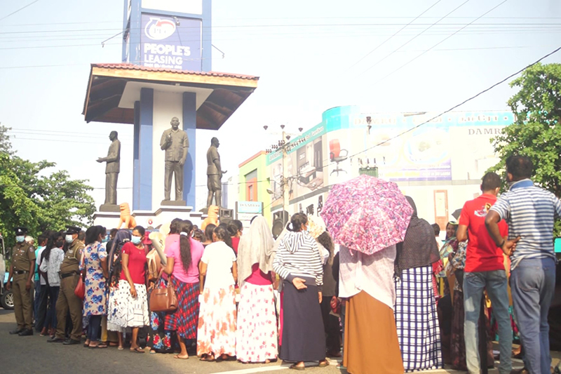 ජාතික වීරයන්ගේ සෙවනේ ‘ණය අනාතයෝ'