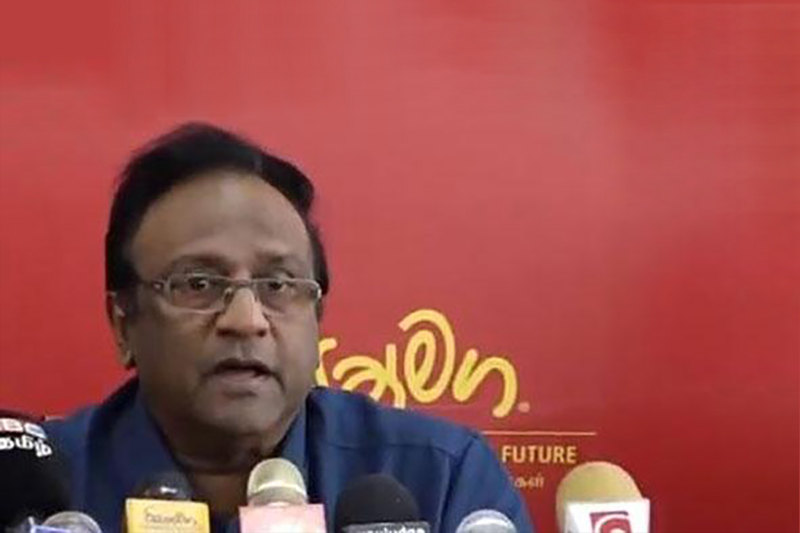 ජාතිවාදය අවුස්සන්න ගිහින් වීරසේකර ඇනගෙන ඉන්නේ - මනුෂ නානායක්කාර