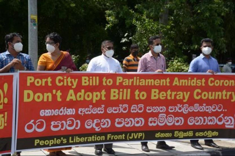 කොරෝනා මරණ බිය අස්සේ රට පවා දෙන්න එපා! (VIDEO)
