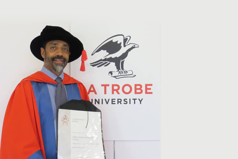 සෞම්‍ය ! ඔබ 'අබා' චිත්‍රපටයට ඇඳ සිටියේ සෞන්දර්ය විශ්ව විද්‍යාලයට ඇඳගෙන යාමට උචිත ම ඇඳුම ය