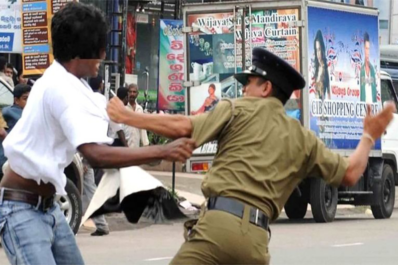 පොලිසියෙන් ගැහුවොත් මොකද කරන්නෙ? ගැහුවොත් ගහන්න පුළුවන් ද?